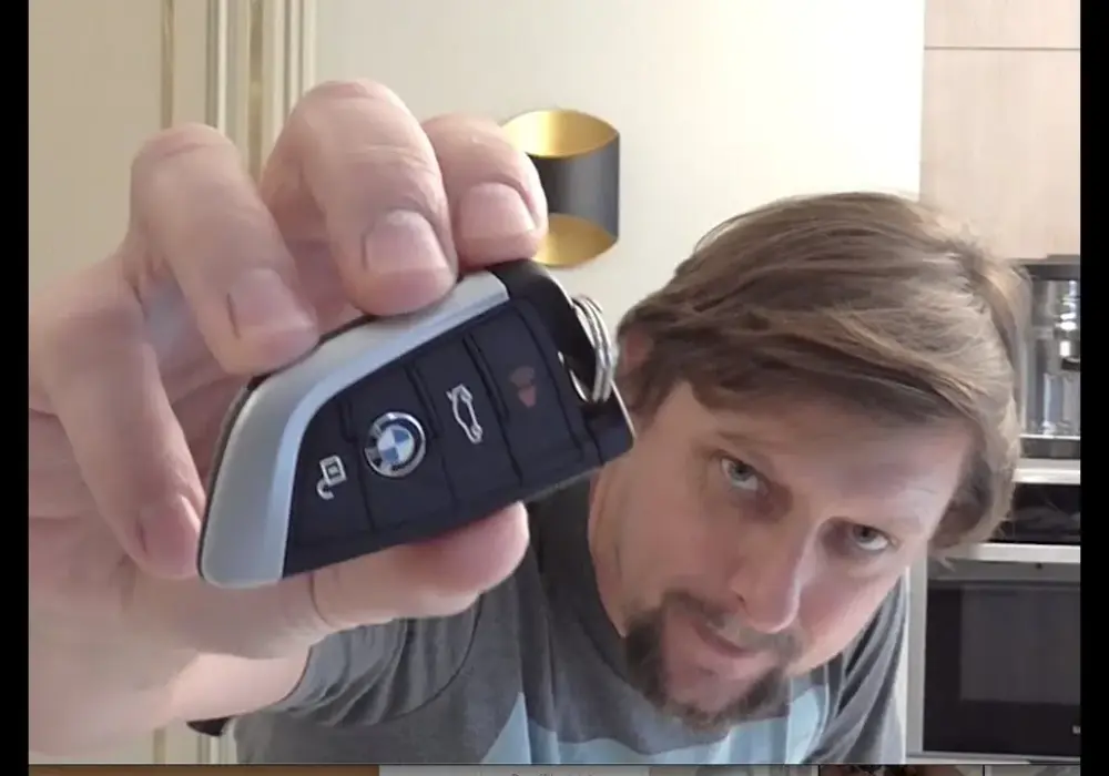 Wymiana baterii kluczyk BMW - proste kroki, by uniknąć problemów