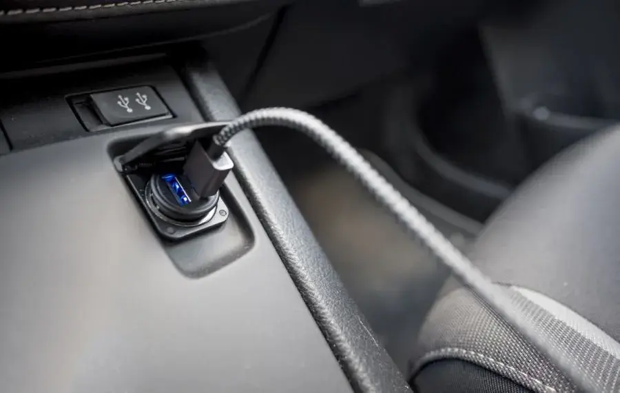 Jak działa transmiter FM Bluetooth? Odkryj jego tajemnice i zalety