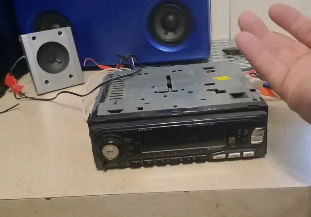 Jak podłączyć radio samochodowe bez błędów - krok po kroku