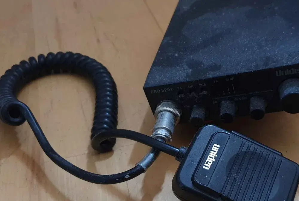 Cb radio na am czy fm - które lepsze dla Twojej komunikacji?