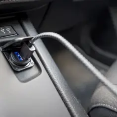 Jak działa transmiter FM Bluetooth? Odkryj jego tajemnice i zalety