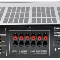 Wzmacniacz Denon czy Yamaha – który model zapewnia lepszą jakość dźwięku?